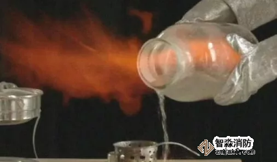 噴酒精消毒，遇明火燒傷，正確使用酒精消毒很重要